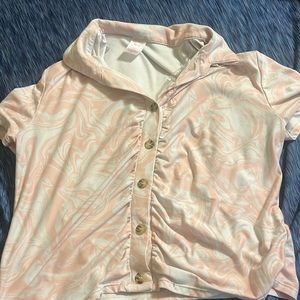 no boundaries cropped collar shirt. worn once. xxl, fits like a large/xl.